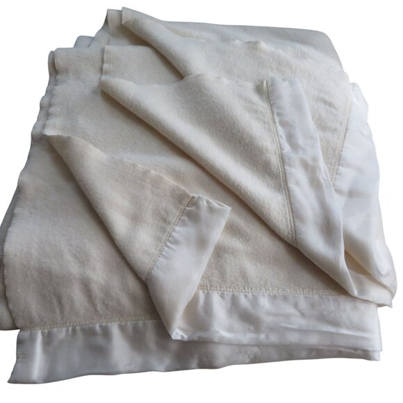 Vintage Fieldcrest Cannon Twin Acrylic Blanket Satin Trim 76"x84" Cream USA Made - Picture 2 of 8